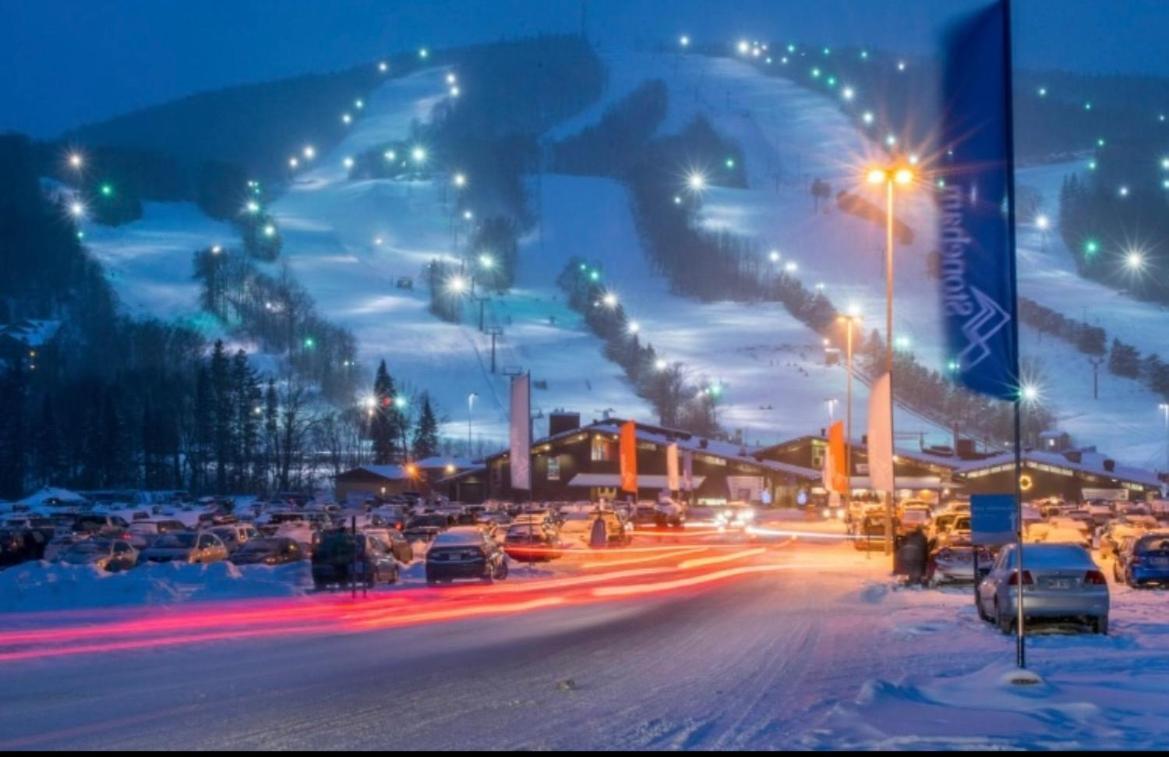 Condo Ski-In Ski-Out สโตนแฮม ภายนอก รูปภาพ