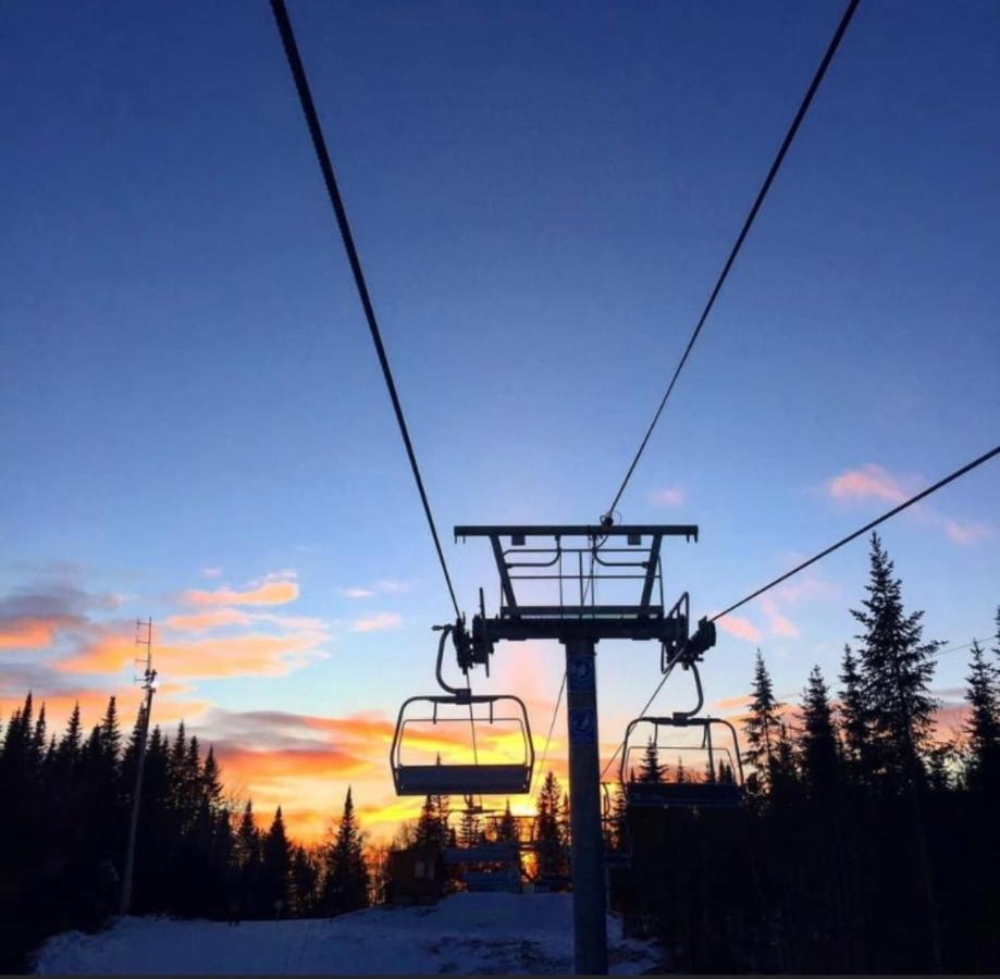 Condo Ski-In Ski-Out สโตนแฮม ภายนอก รูปภาพ